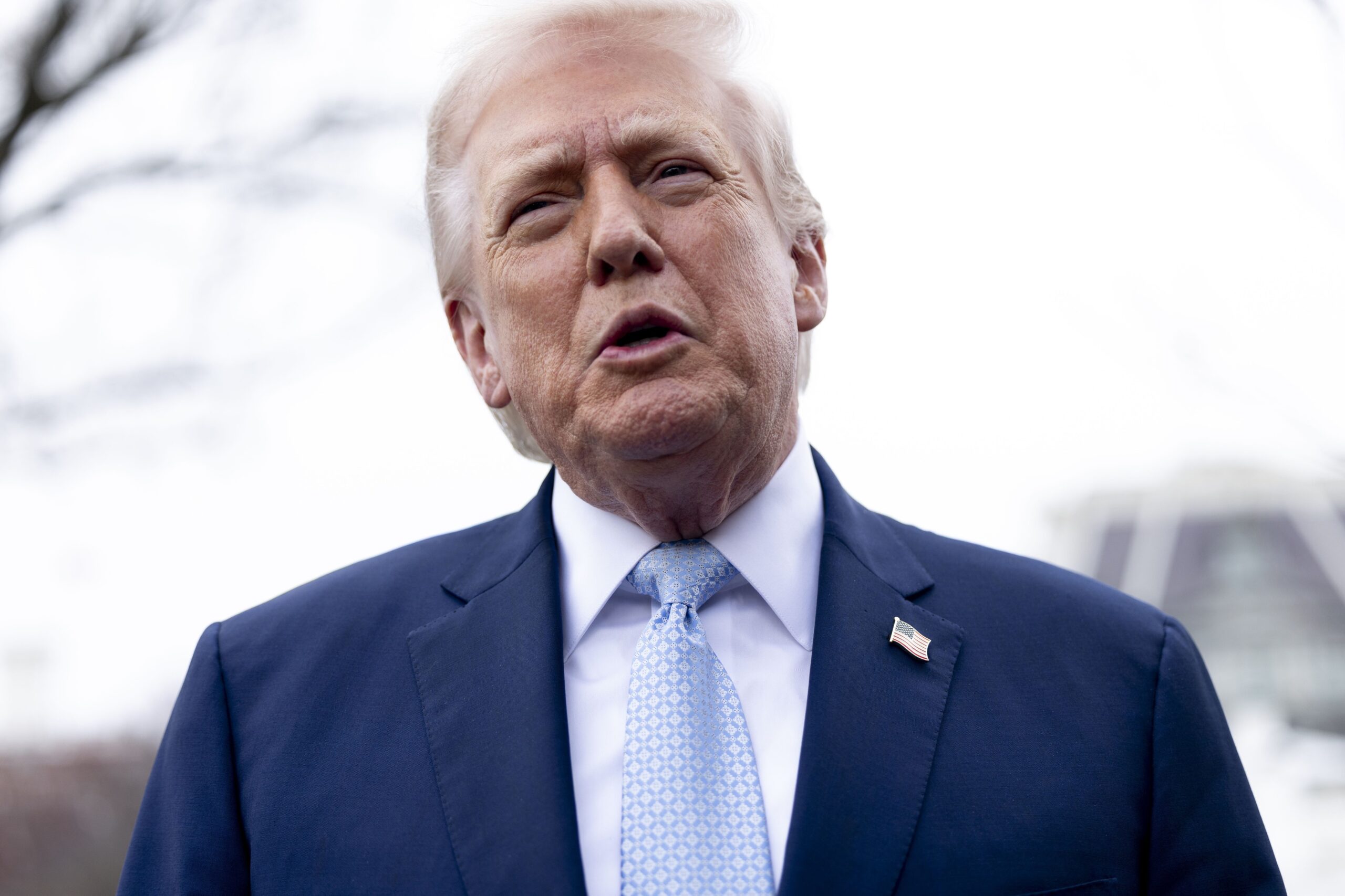 Trump confirmă că a furnizat arme protestatarilor din Iran: „Le-am trimis prin intermediul kurzilor”