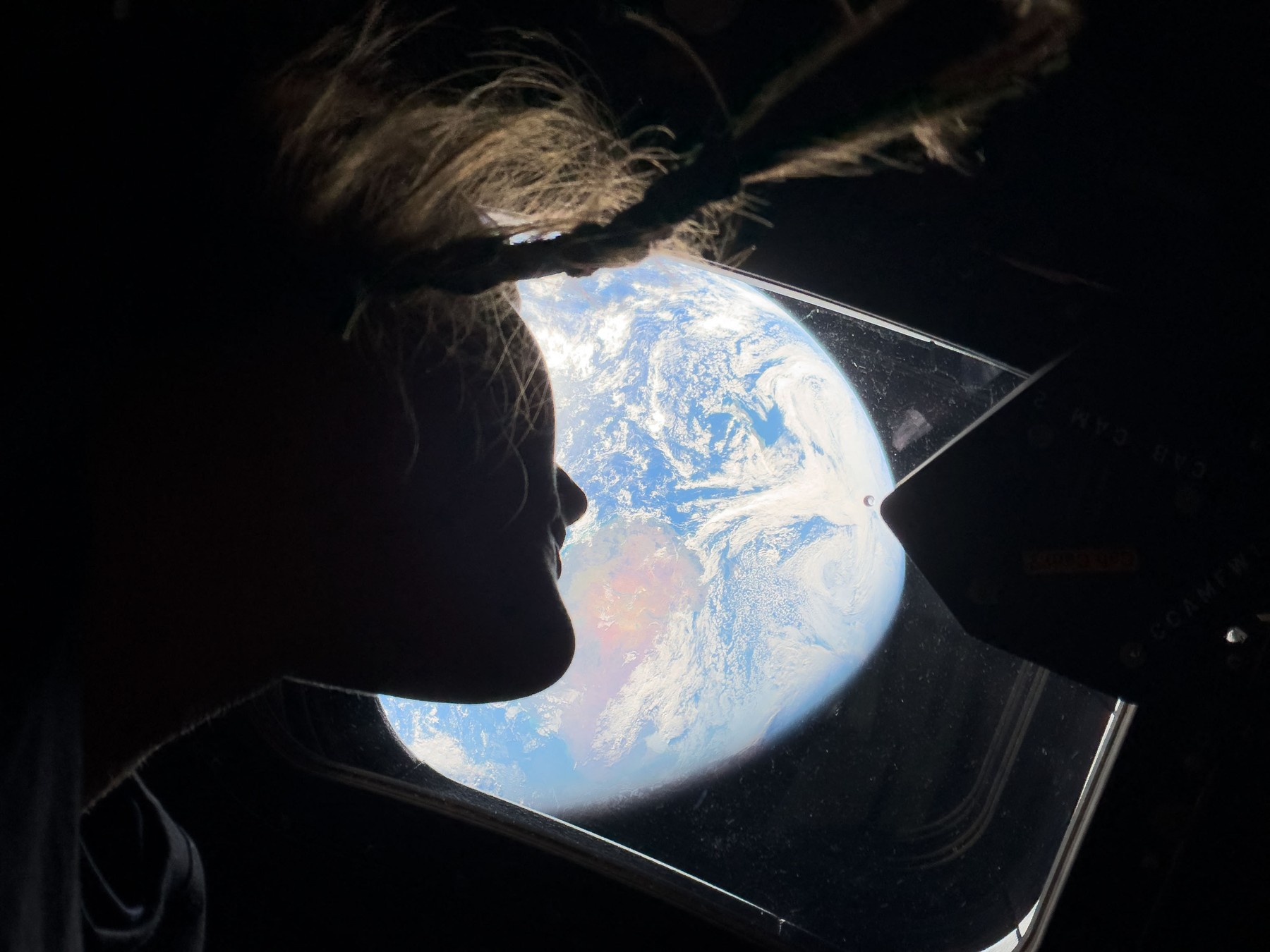Astronauții care au orbitat Luna se întorc pe Pământ. Cele mai periculoase momente ale misiunii Artemis II urmează acum.