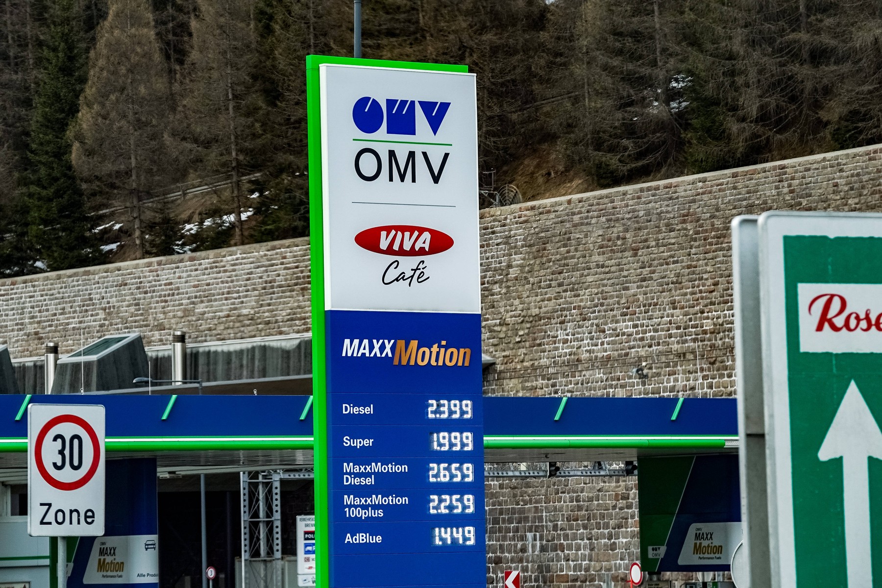 Disputa celor 5 eurocenți: OMV, obligată să respecte reglementările de reducere a prețurilor la carburanți în Austria