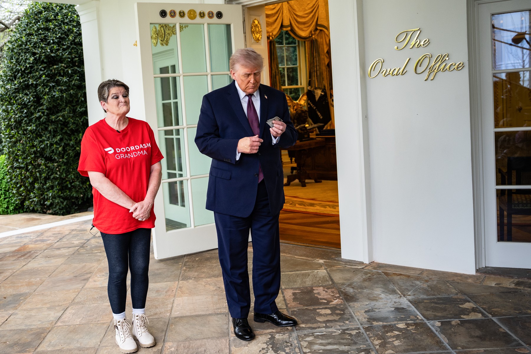 Cât bacșiș a oferit Donald Trump livratoarei care i-a adus mâncare de la McDonald’s la Casa Albă