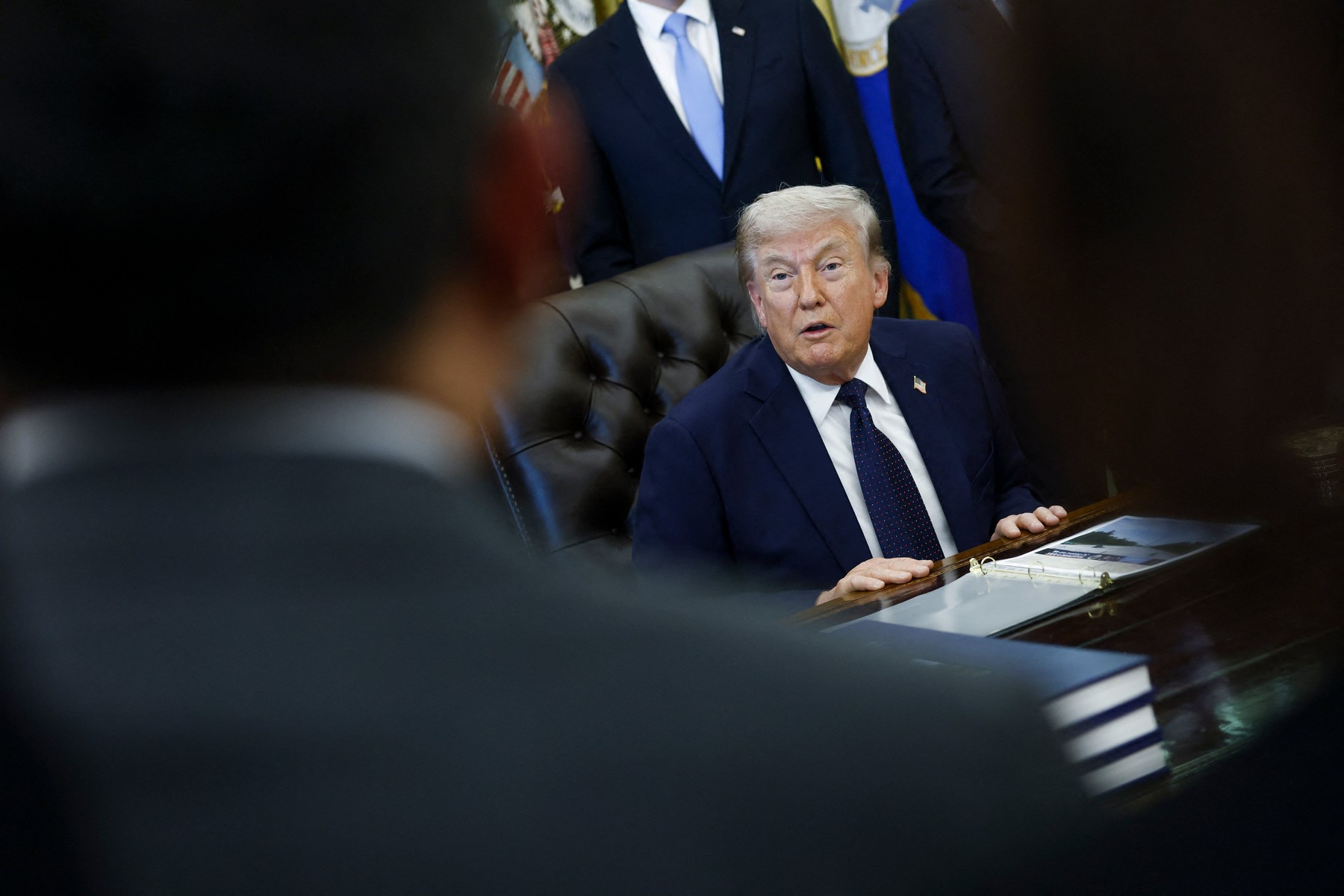 Trump susține că el controlează strâmtoarea Ormuz și că SUA nu știe „cine conduce în Iran” / Întrebarea „prostească” care l-a deranjat