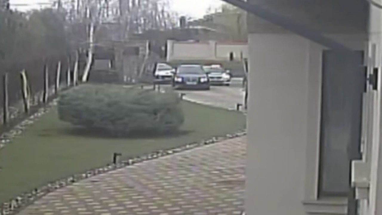 Urmărire ca în filme în Botoșani: Trei șoferi s-au sustras de la poliție și au pătruns în curtea unei locuințe.