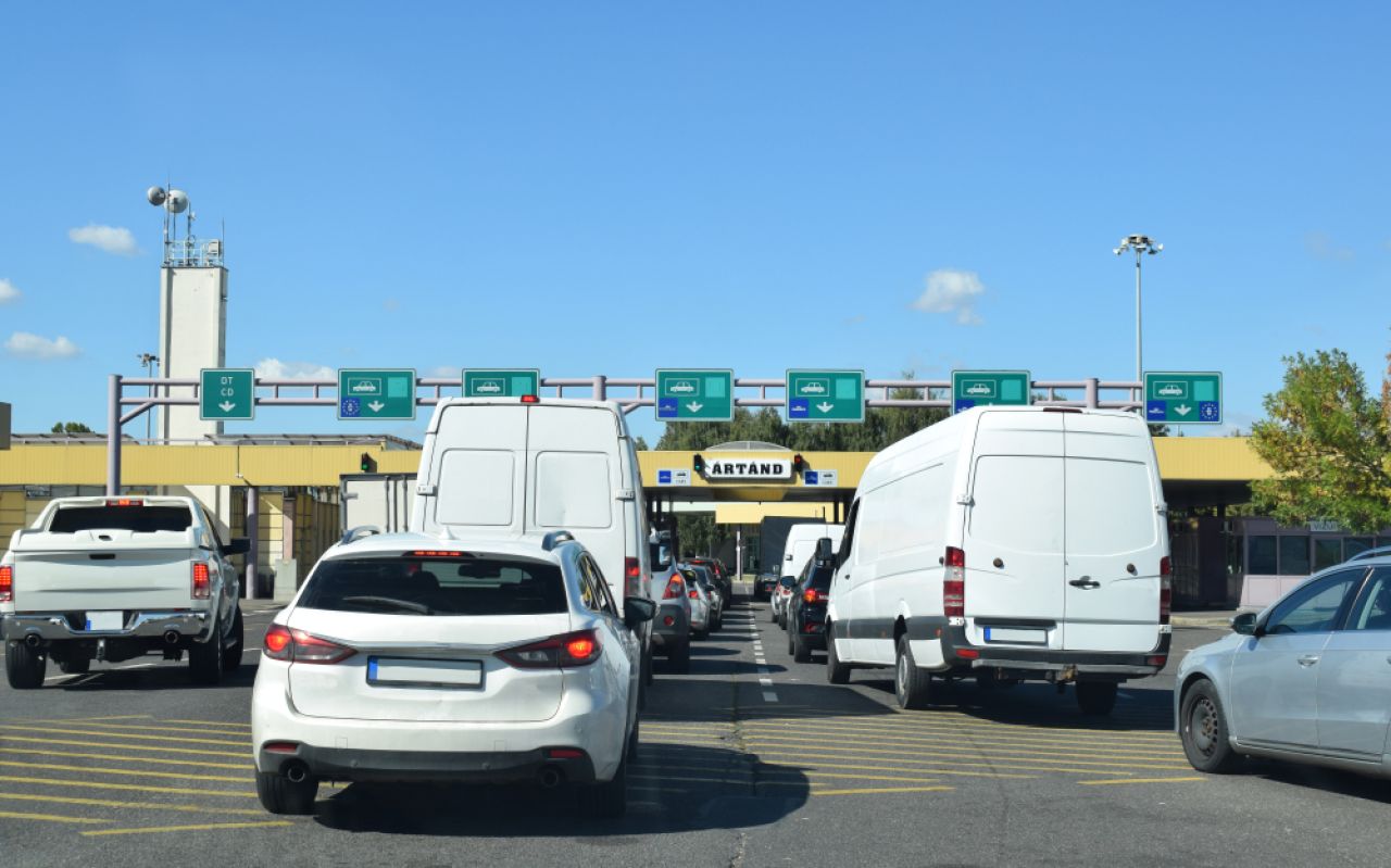 Restricții de circulație în Ungaria pentru transportatorii români în minivacanța de 1 Mai, conform avertismentului MAE.