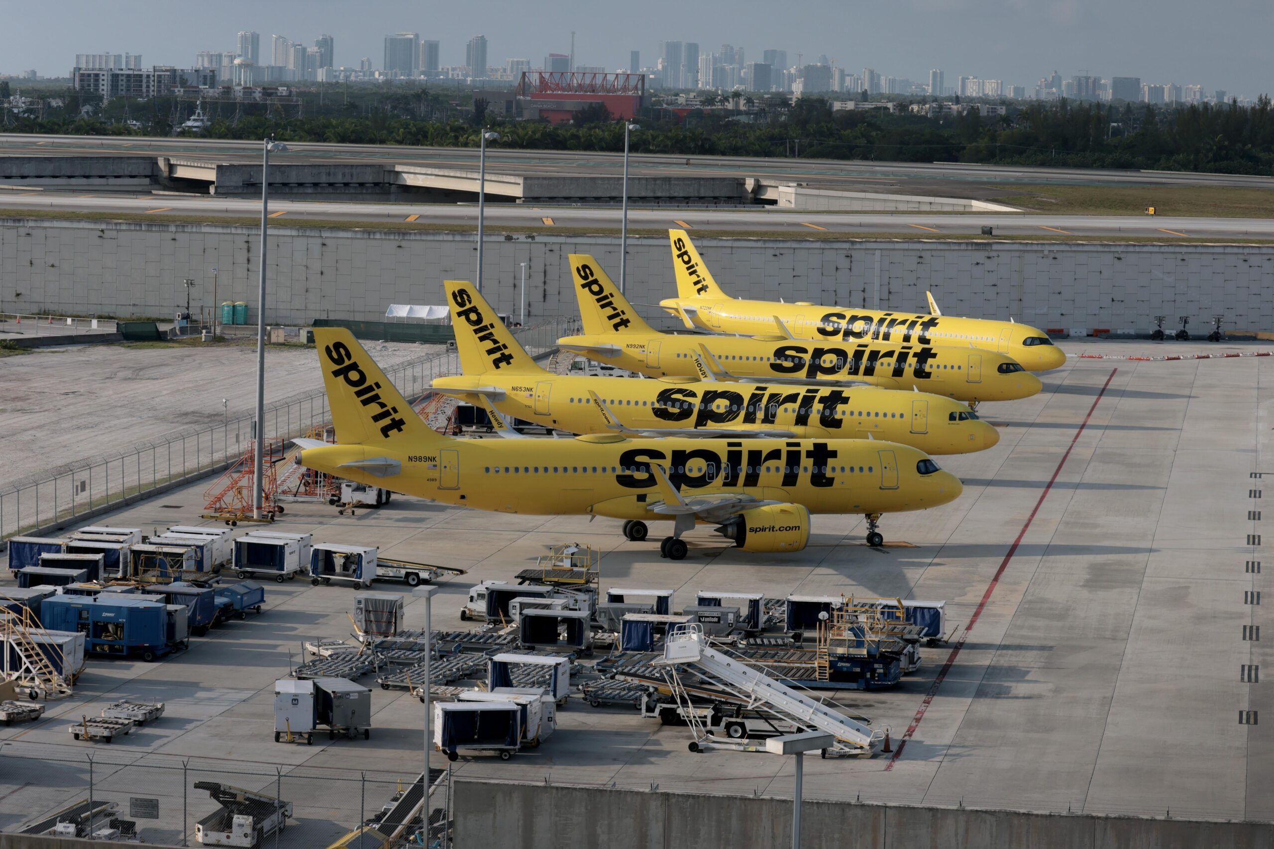 Spirit Airlines se închide după ce războiul lui Trump împotriva Iranului a dublat prețurile combustibilului pentru avioane.