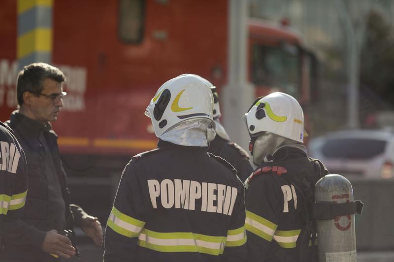 Incendiu la cunoscutul restaurant La Cocoșatu din nordul Bucureștiului. 20 de persoane evacuate.
