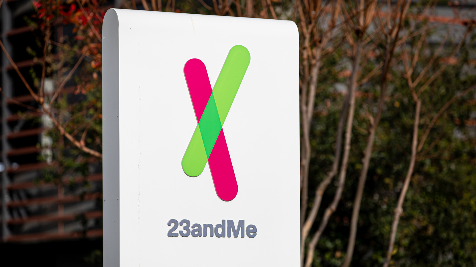 California acționează în judecată 23andMe pentru breșa de date din 2023 care a afectat 7 milioane de utilizatori.