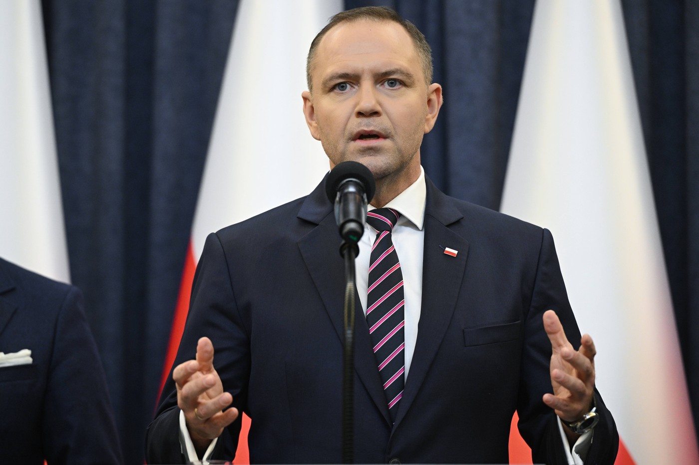 Karol Nawrocki propune modificarea Constituției Poloniei și constituie un consiliu special. Donald Tusk: „Începeți prin a respecta Constituția actuală”