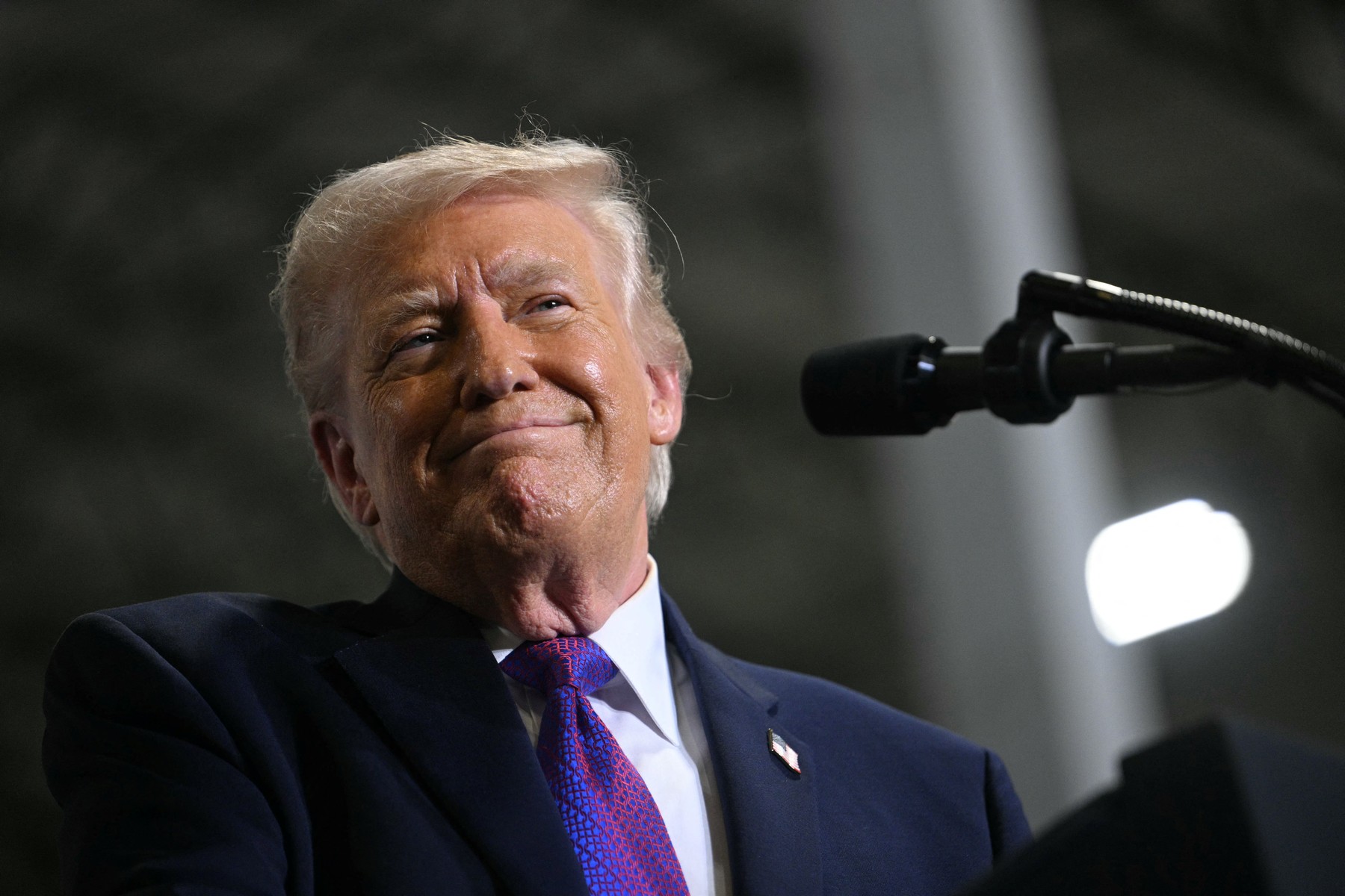 Trump își exprimă dezaprobarea față de retragerile de la concertele aniversare, lăudându-se în același timp: „Atracția numărul 1 în lume”