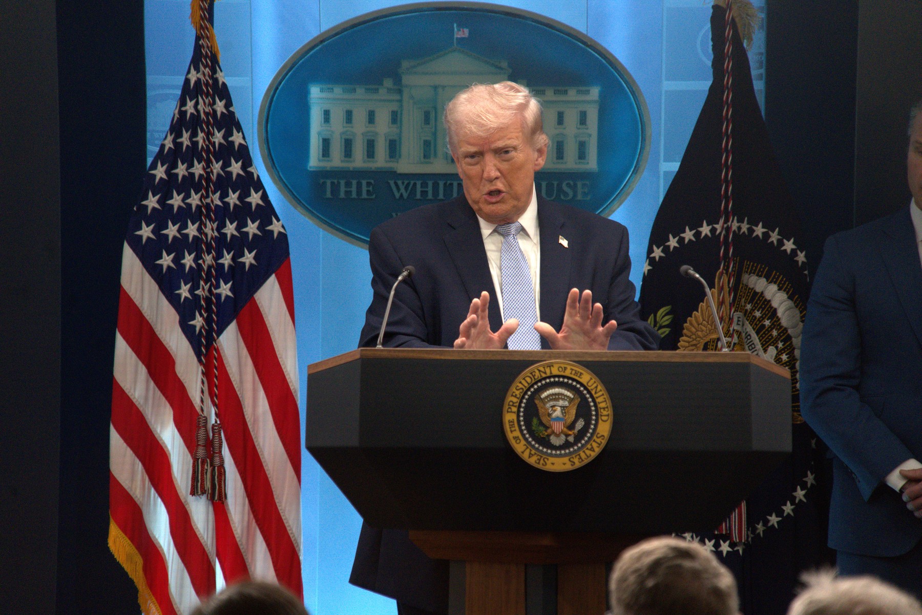 Retrageri masive de la concertele aniversare legate de Trump. Peste jumătate dintre artiștii anunțați inițial nu vor lua parte.