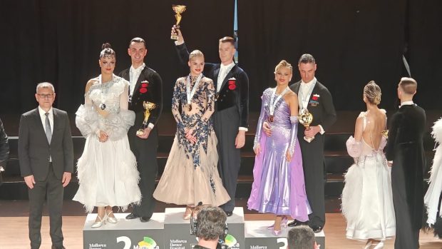 Rareș Cojoc și Andreea Matei, liderii dansului sportiv mondial, au obținut și titlul de Campioni Europeni! Victoria din insula Mallorca îi consacră, completându-le palmaresul cu singurul titlu major care le lipsea.