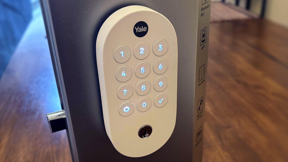 Noua încuietoare inteligentă de la Yale, prietenoasă cu Google, reprezintă un excelent început în materie de securitate. Iată de ce.