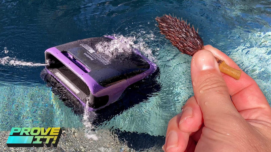 Testarea robotului de curățare a piscinelor Beatbot Sora 70: Este ca un tanc submarin.