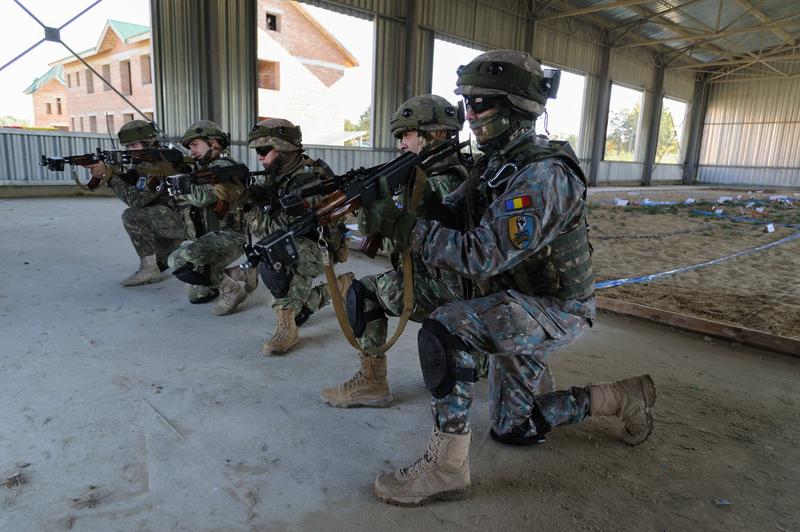 Armata Română recrutează aproape 7.000 de persoane. „Un record pentru ultimul deceniu”, afirmă ministrul Apărării.
