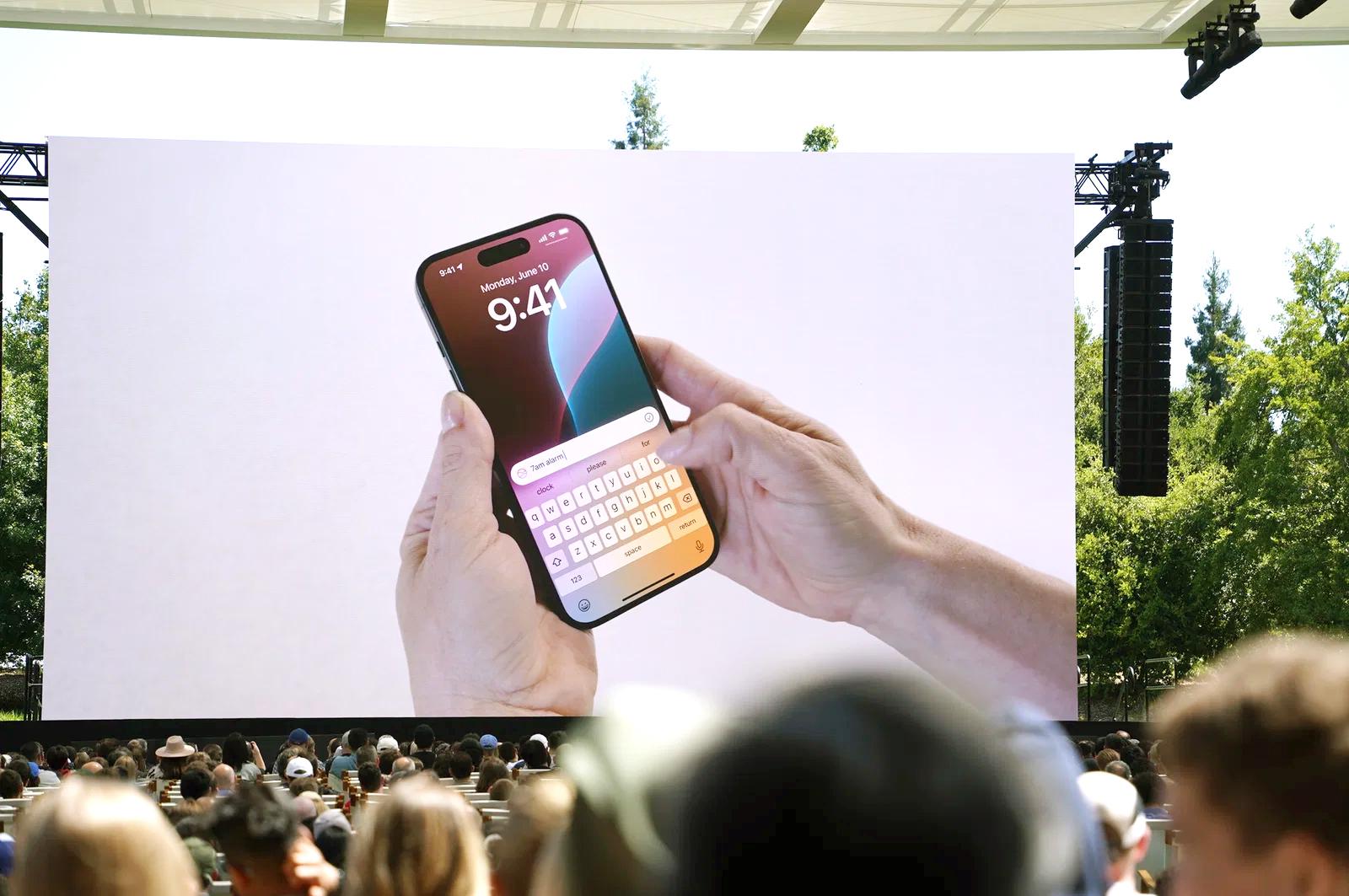 A sosit din nou noua Siri.