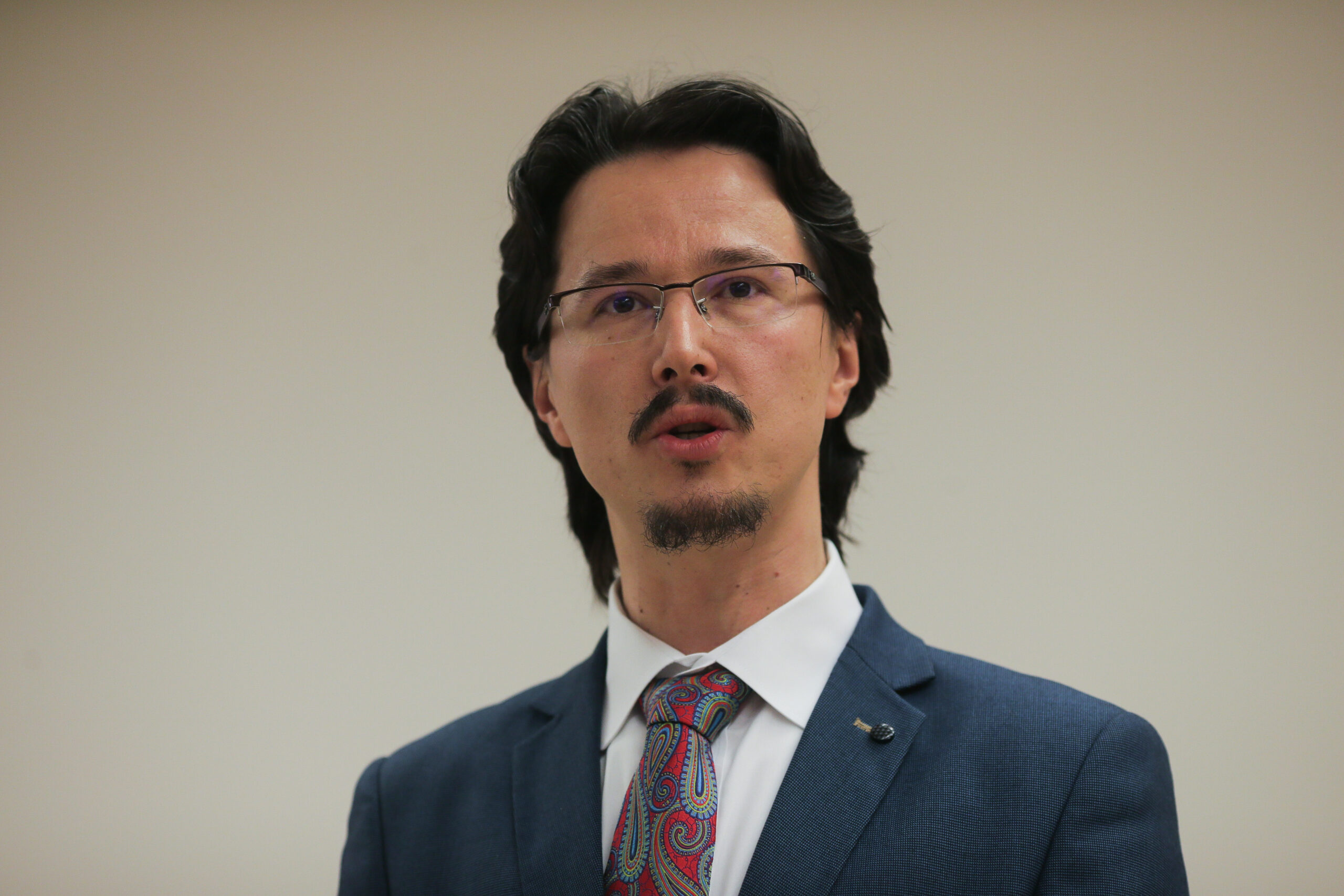Reacția lui Cristi Dănileț la justificarea CCR pentru validarea „amendamentului Fritz”: „Cred că e scris în limba dacă”