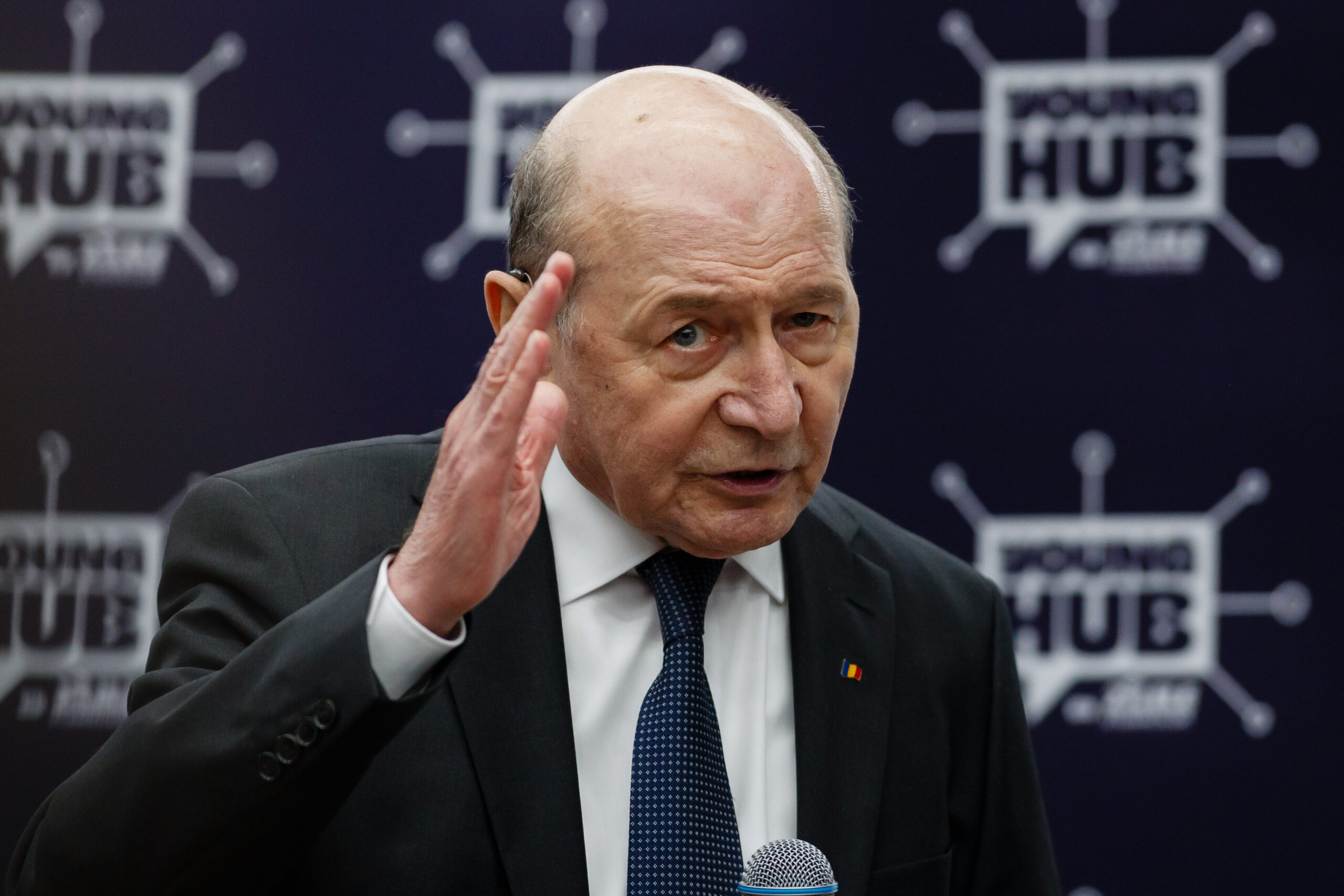 Traian Băsescu își exprimă nemulțumirea față de soluțiile propuse pentru criza politică: „Nu-i înțeleg pe oamenii ăștia, creează tot felul de termeni.”