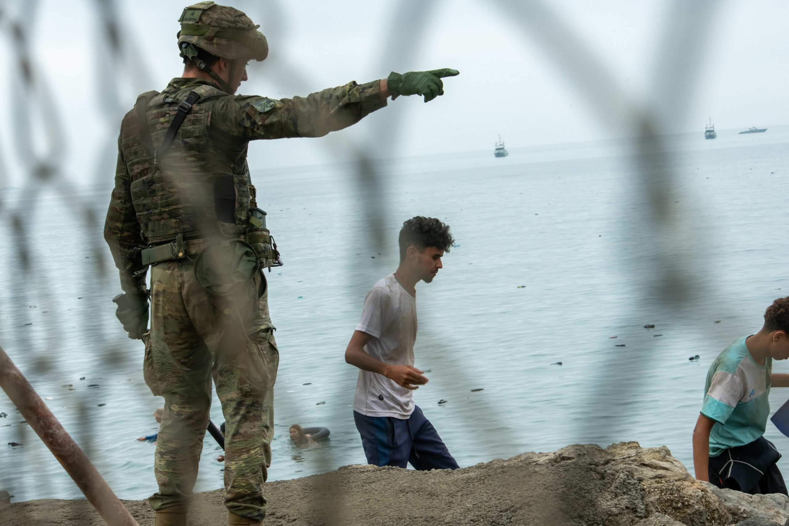 Spania solicită asistență din partea UE pentru administrarea migranților în Ceuta.