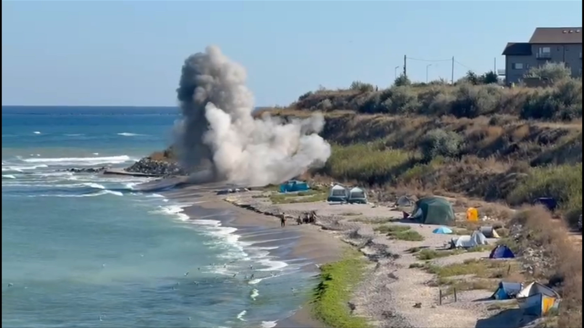 Momentul detonării dronei găsite la Tuzla, confirmată de MApN ca având încărcătură explozivă.