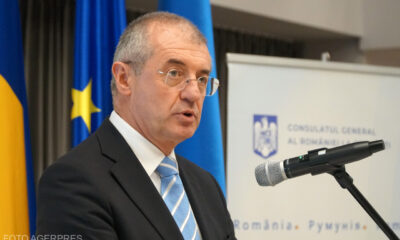 Doi conducători ai comunităţii româneşti din Cernăuţi, distinşi de preşedintele Nicuşor Dan.