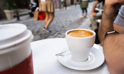 De ce se consumă cafeaua în picioare în Italia? O tradiție de 100 de ani