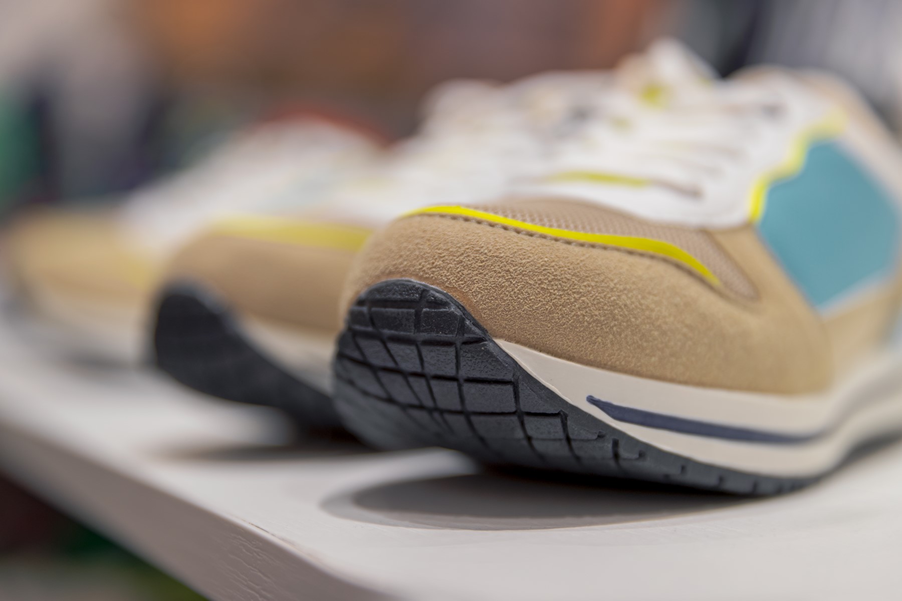 Unde să achiziționez sneakers pentru bărbați ca dar – ghid util de cumpărături