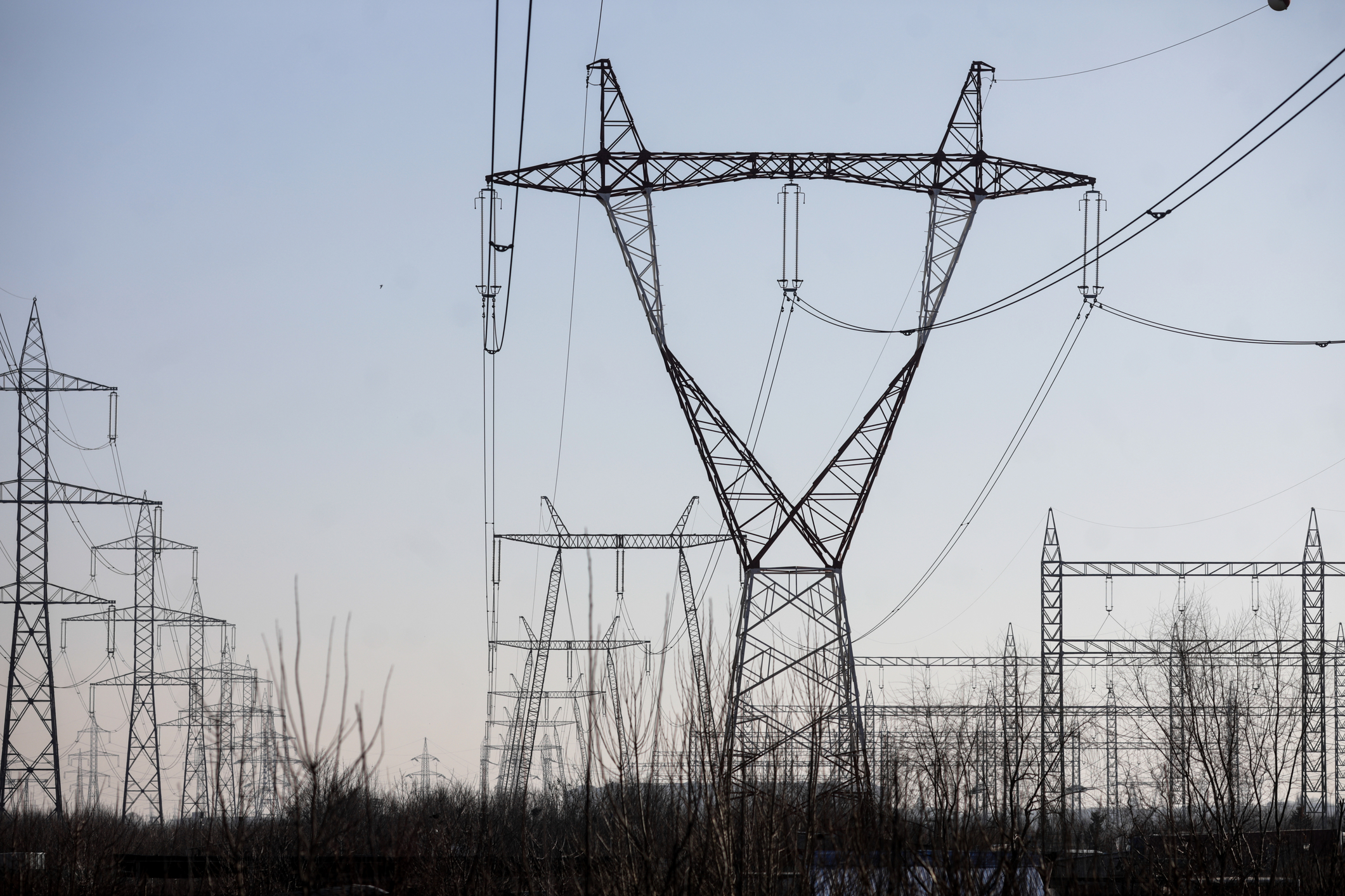 Bursa de Mărfuri acuză Autoritatea de Reglementare în Domeniul Energiei de „abuz extrem de grav”. Ce a generat conflictul și care este răspunsul reglementatorului din energie?