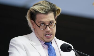 Milo Yiannopoulos, comentator britanic de extremă dreaptă care susținea deportarea rapidă a imigranților din SUA, a fost arestat de ICE și va fi expulzat.