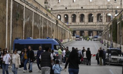 Italia implementează măsuri de securitate mai stricte la Colosseum din cauza furturilor din buzunare.