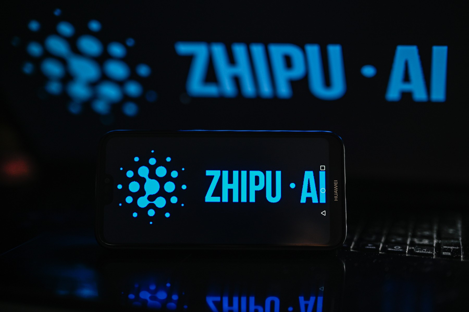Veniturile unei companii de AI din China au crescut cu 400%, susținând că dispune de un model comparabil cu Mythos.