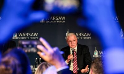 Generalul american care se întreabă dacă Putin „va cădea de la fereastra unui zgârie-nori de 73 de etaje”. De asemenea, comparația delicată cu anexarea din 1938.