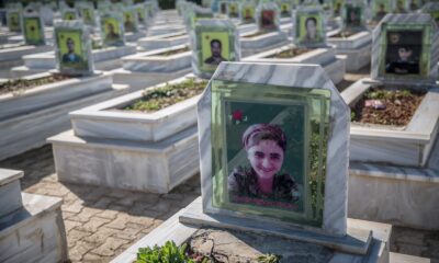 Forțele kurde siriene, care au combătut jihadiștii ISIS, au fost oficial dizolvate. Încheierea unei ere pentru kurzii din Siria.