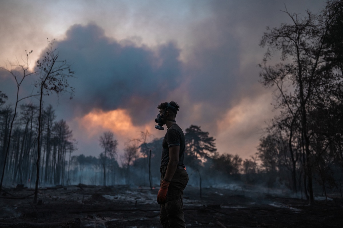 Pompierii români au intervenit pentru stingerea incendiilor din Serbia, care se confruntă cu flăcările de săptămâni întregi. Alte țări implicate în intervenție.