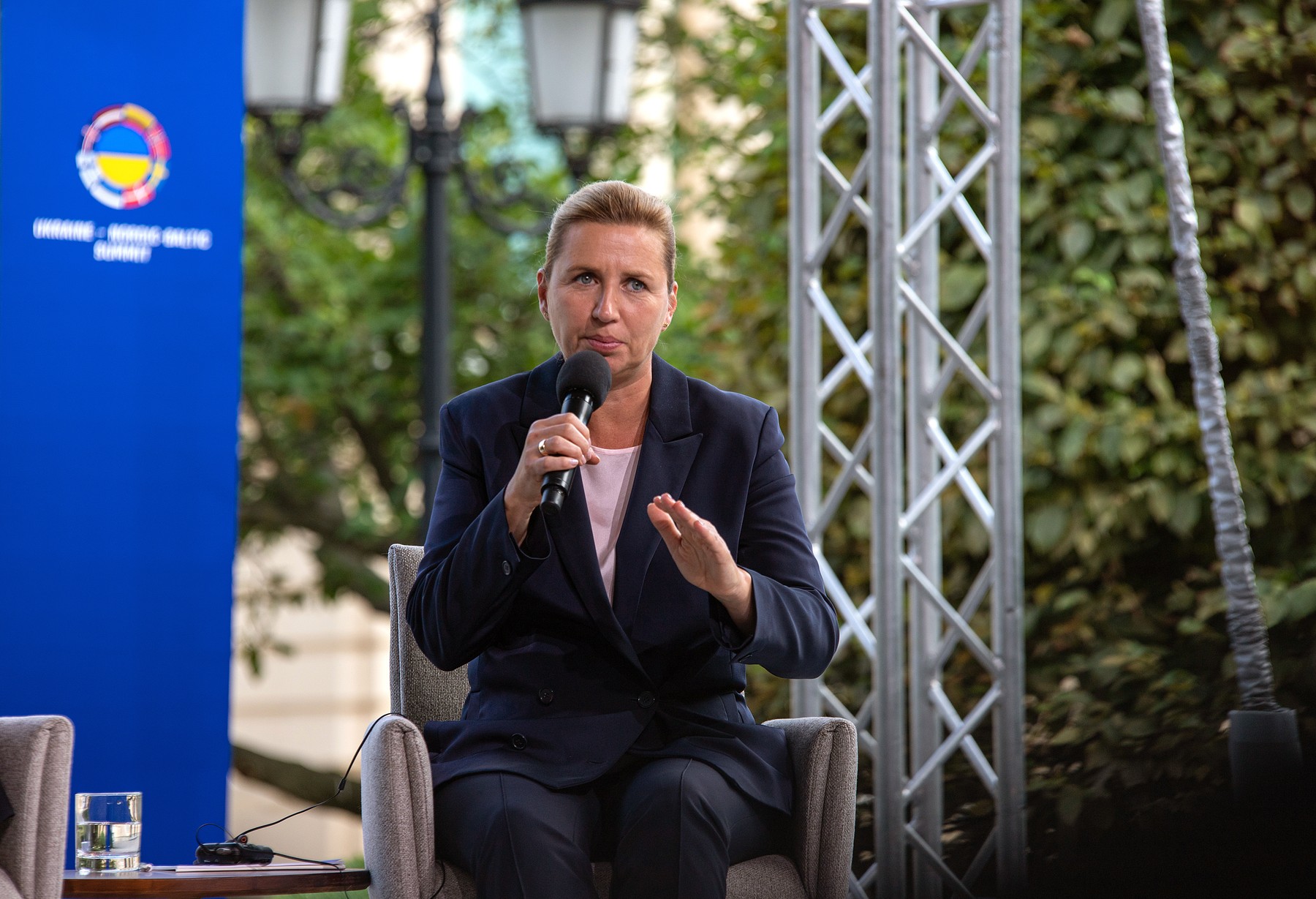 „Micul punct de pe nas”. Premierul Mette Frederiksen răspunde ferm la un sfat de înfrumusețare oferit de un chirurg.