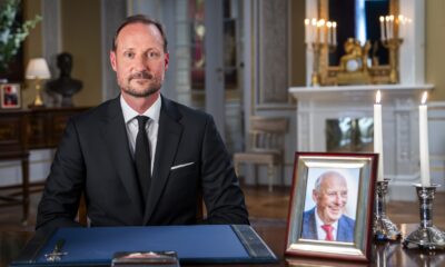 În prima sa alocuțiune ca rege al Norvegiei, Haakon al VIII-lea a adus un omagiu emoționant părintelui său.