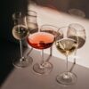 Vin sec sau demisec pentru oaspeți: decizia se face înainte de primul pahar.