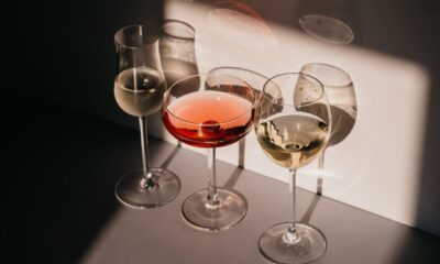 Vin sec sau demisec pentru oaspeți: decizia se face înainte de primul pahar.