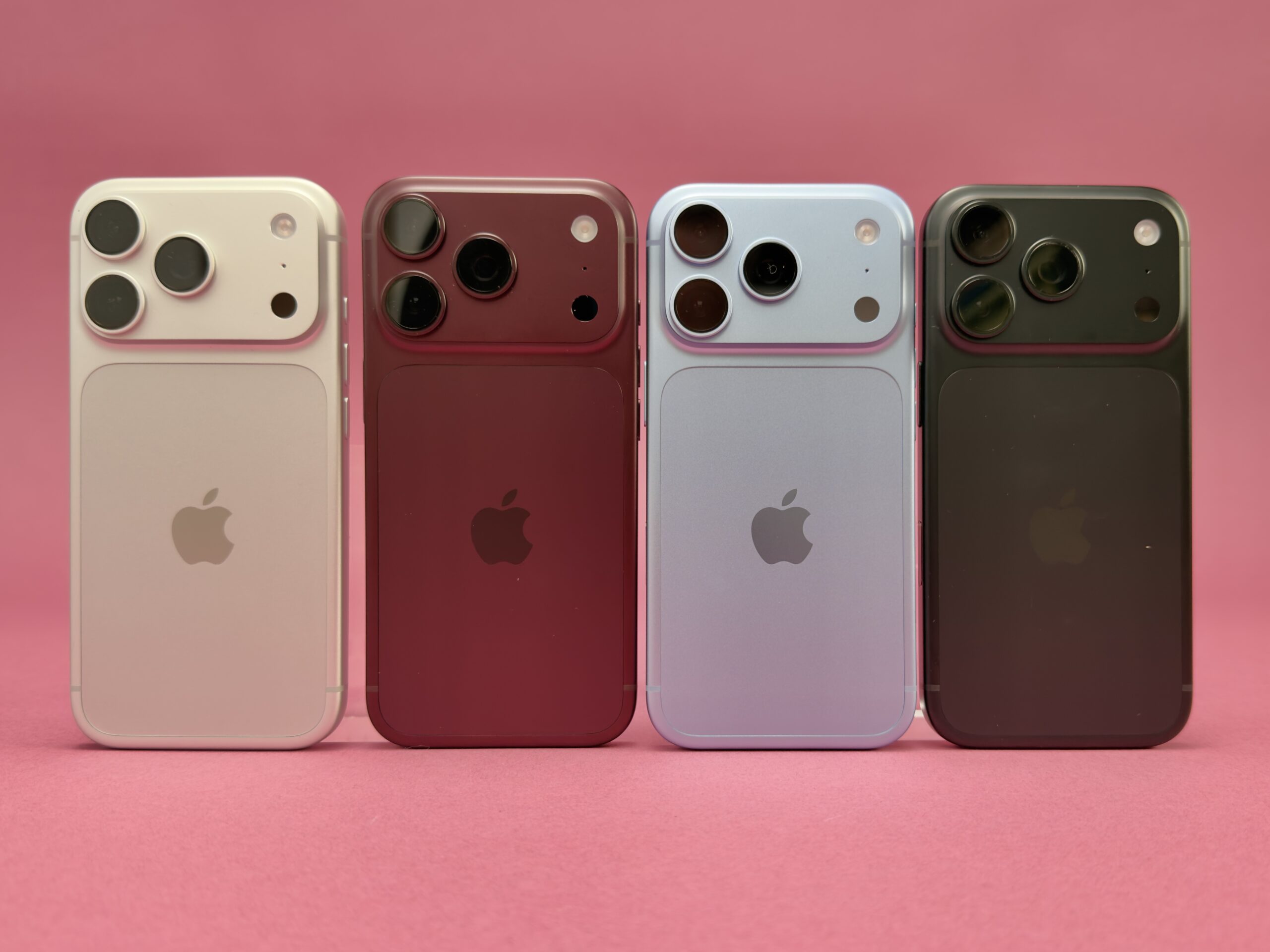 Apple iPhone 18 Pro Max versus Samsung Galaxy S26 Ultra: Compararea celor mai performante telefoane.