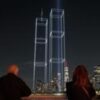Spectacolul cu drone reînvie Turnurile Gemene deasupra orașului New York.