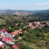 Comuna fără elevi, unde statul ridică o școală și primarul ajunge la birou cu elicopterul. Miliarde pentru sate fantomă.