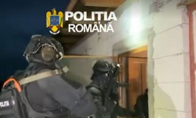 Conflict provocat de praf, finalizat cu violență. Trei tineri din Cluj au pătruns cu bâtele în curtea unor localnici și i-au agresat.