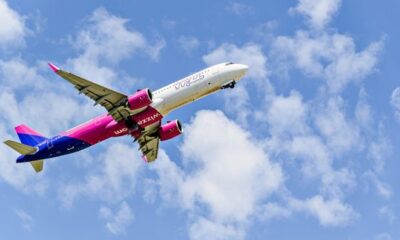 De ce companiile aeriene vând un număr mai mare de bilete decât locuri disponibile?